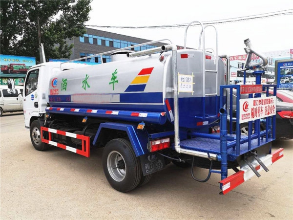 東風多利卡D6灑水車_3-6噸灑水車