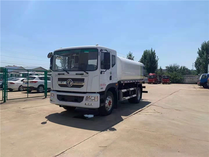 東風D9型多利卡灑水車