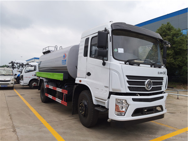 國六東風(fēng)專底綠化噴灑車10-12方