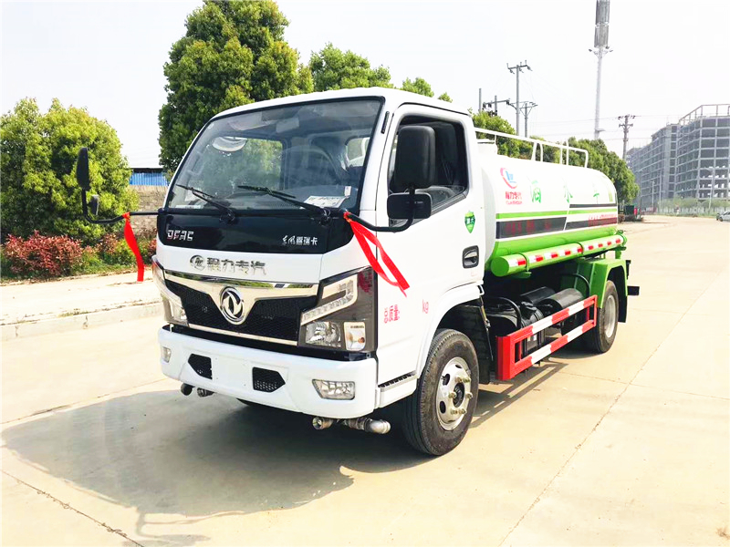 國六東風(fēng)福瑞卡灑水車5方