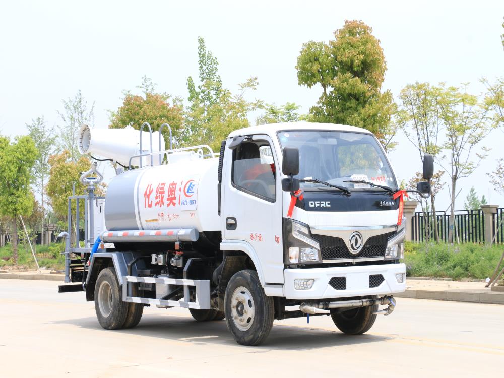 國六東風小福瑞卡藍牌噴霧車圓罐