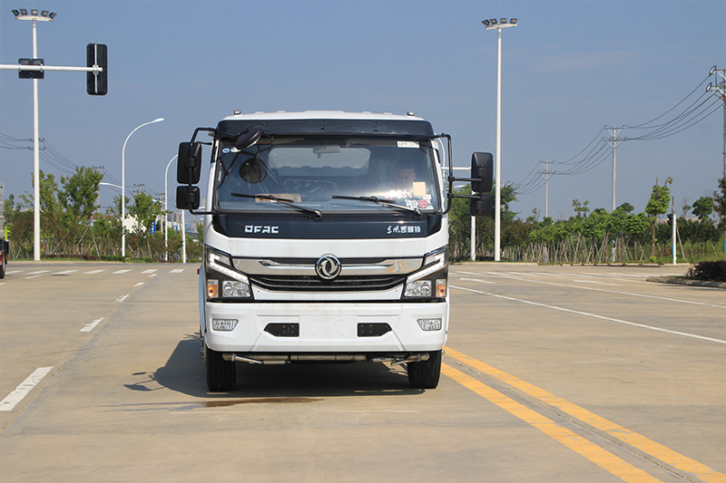 國六大多利卡8方噴霧車