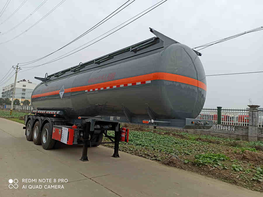 大力牌DLQ9401GZW型雜項(xiàng)危險(xiǎn)物品罐式運(yùn)輸半掛車